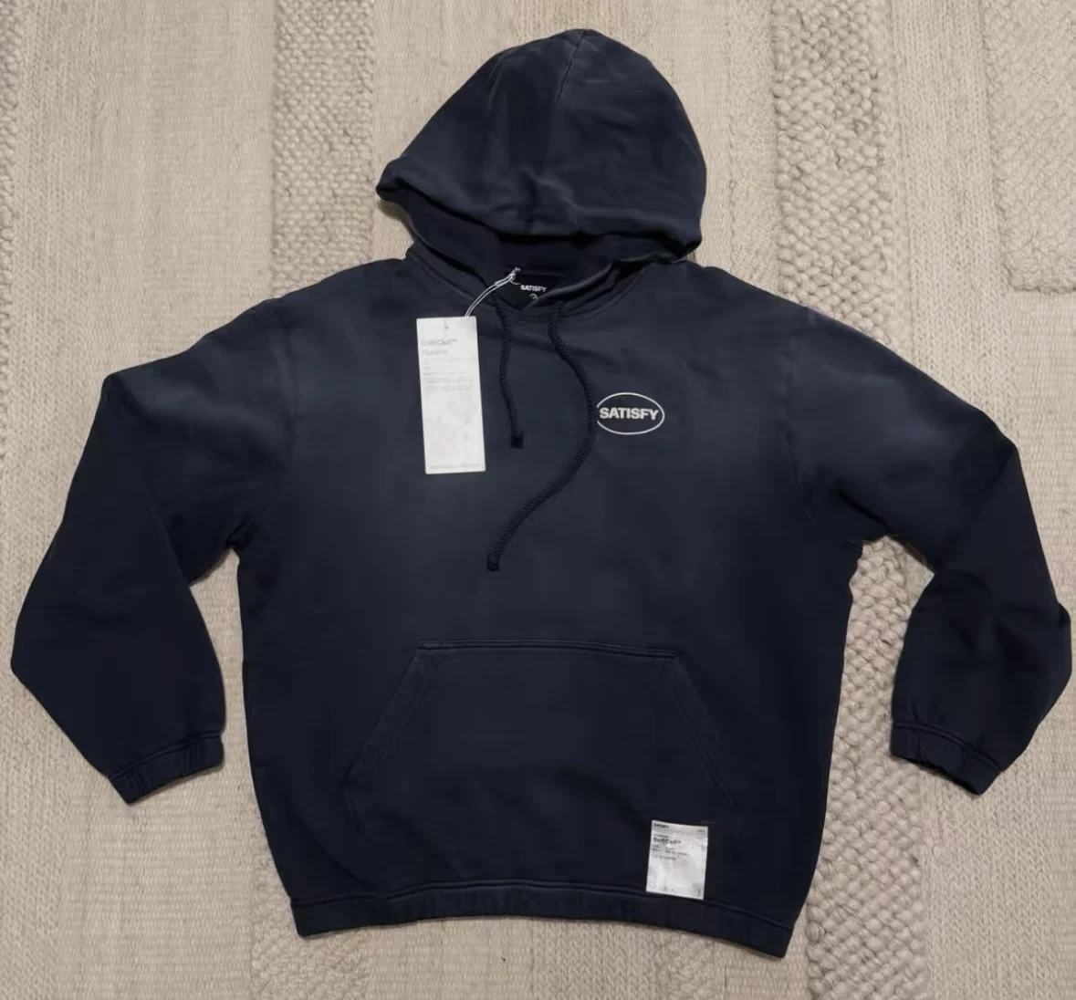 SATISFY front and rear letter print hooded pullover sports sweater
SATISFY front and rear letter print hooded pullover sports sweater