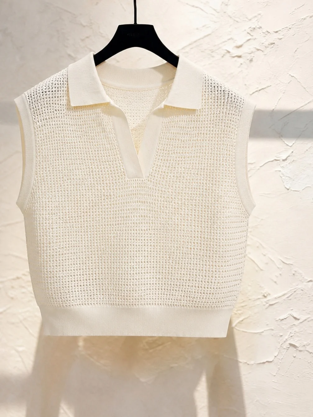 Soft Knitted Loose Sleeveless Collared Vest Korean Style Casual Summer Fashion Women's Inner Wear Comfortable Breathable Top
Soft Knitted Loose Sleeveless Collared Vest Korean Style Casual Summer Fashion Women's Inner Wear Comfortable Breathable Top