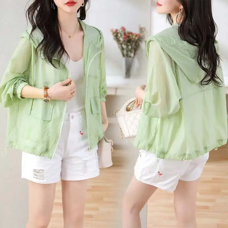 Women's Short Hooded Breathable Summer Jacket 2025 New Korean Edition Thin Coat Female Tops Loose Sunscreen Clothing Outerwear
Women's Short Hooded Breathable Summer Jacket 2025 New Korean Edition Thin Coat Female Tops Loose Sunscreen Clothing Outerwear