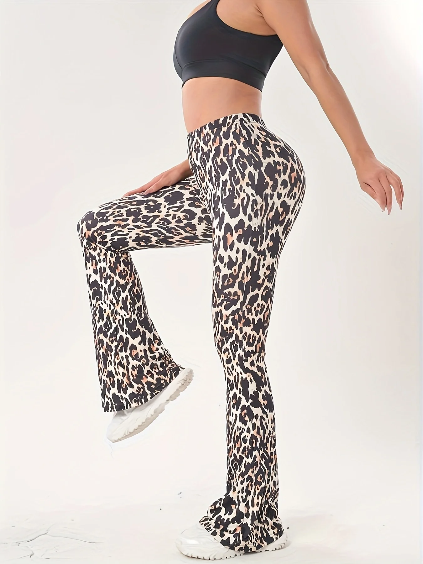 Women's Leopard Print Pants, Slightly Flared, Waist-Cinching and Hip-Lifting, Casual Wear
Women's Leopard Print Pants, Slightly Flared, Waist-Cinching and Hip-Lifting, Casual Wear