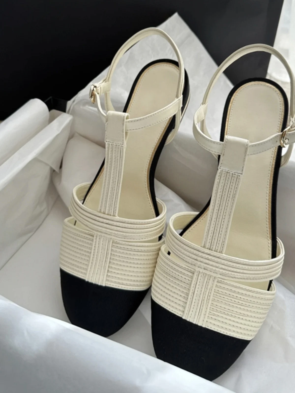 Roman Buckle Women Low Heels Office Work Ladies Shoes Closed Footwear White Summer Sandals Vintage Casual Shoes
Roman Buckle Women Low Heels Office Work Ladies Shoes Closed Footwear White Summer Sandals Vintage Casual Shoes