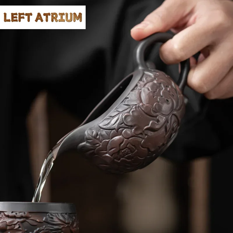 Retro Handmade Carved Purple Pottery Xianglong Phoenix Ceramic Tea Serving Pot Purple Sand Tea Pitcher Tea Funnel Gong Dao Bei
Retro Handmade Carved Purple Pottery Xianglong Phoenix Ceramic Tea Serving Pot Purple Sand Tea Pitcher Tea Funnel Gong Dao Bei
