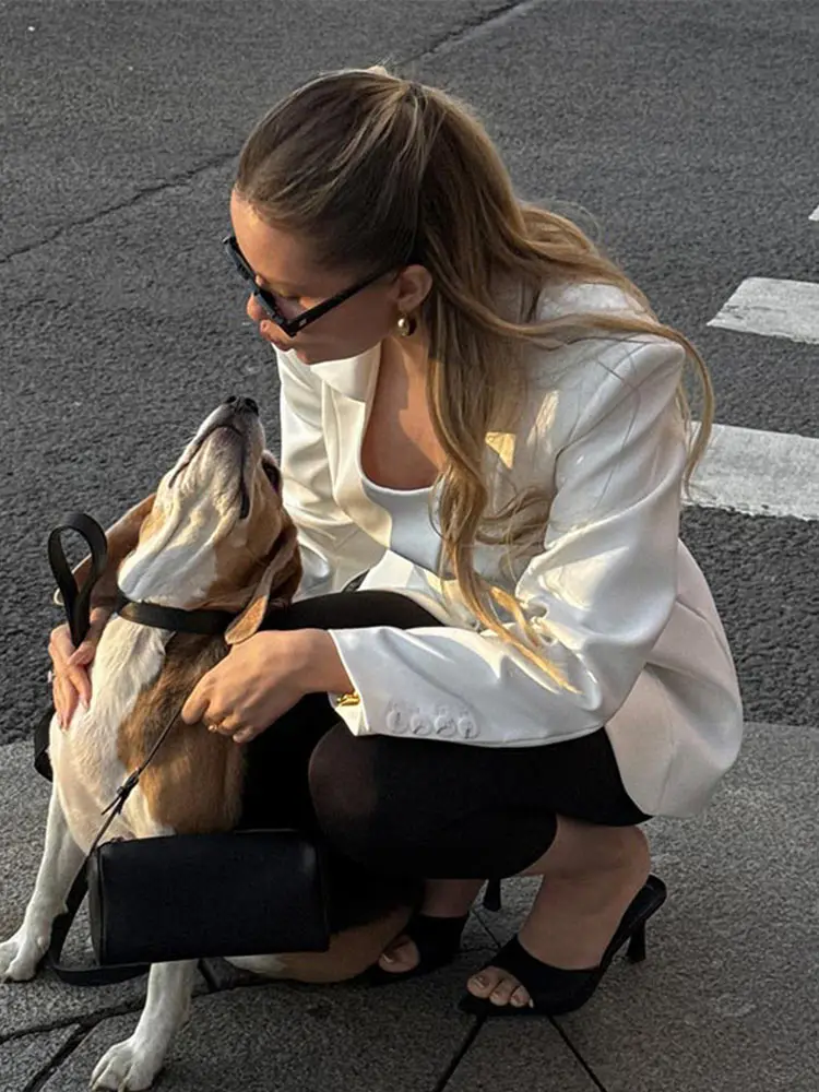 Elegant Women White Blazer Coat Chic U Neck Full Sleeve Single Breasted Slim Jacket 2025 Autumn Lady Commuter Street Outerwear
Elegant Women White Blazer Coat Chic U Neck Full Sleeve Single Breasted Slim Jacket 2025 Autumn Lady Commuter Street Outerwear