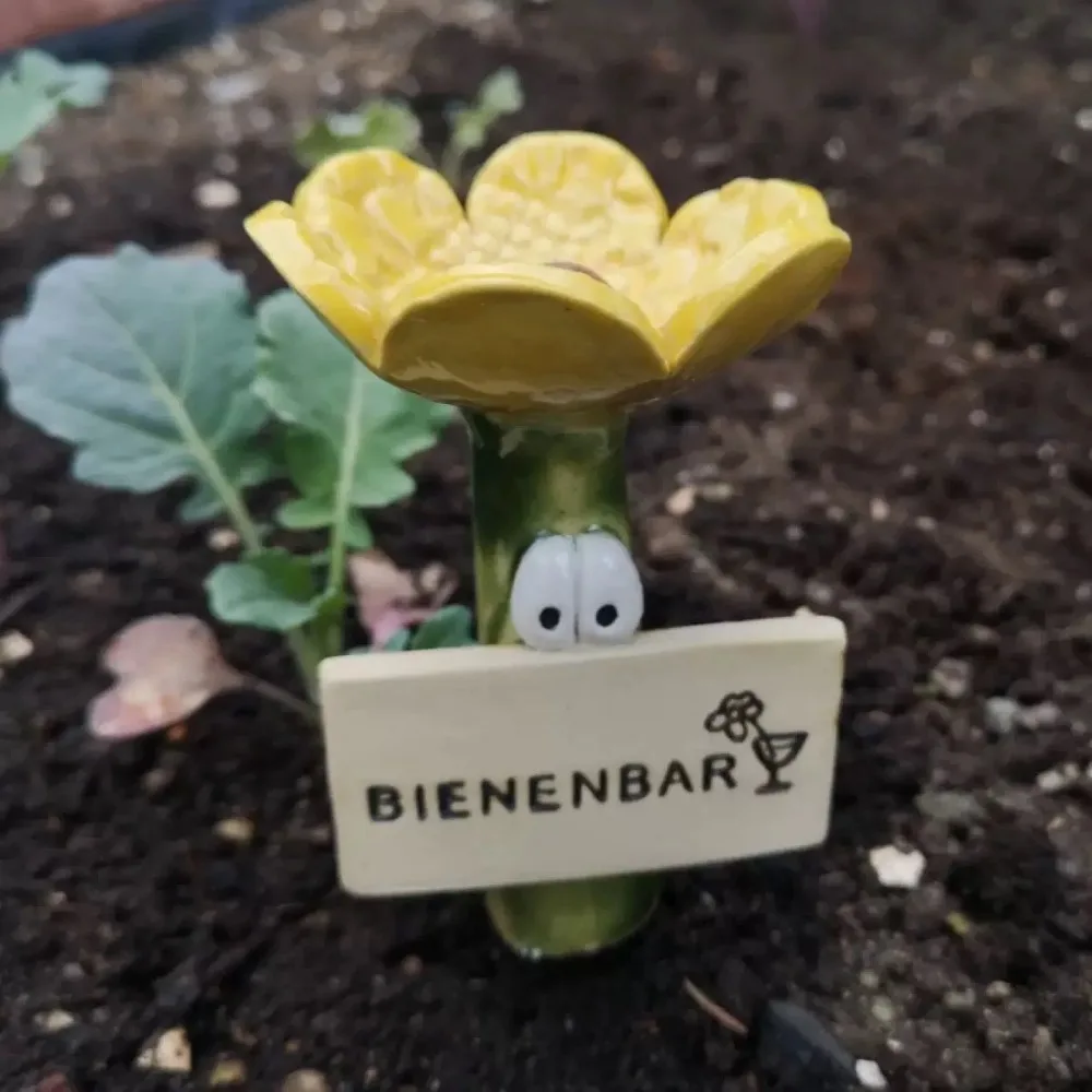 4pcs Resin Material Insect Drinking Cup Simulated Flower Shaped Cute Bee Drinking Cups Handmade Water Feeder Garden Use
4pcs Resin Material Insect Drinking Cup Simulated Flower Shaped Cute Bee Drinking Cups Handmade Water Feeder Garden Use