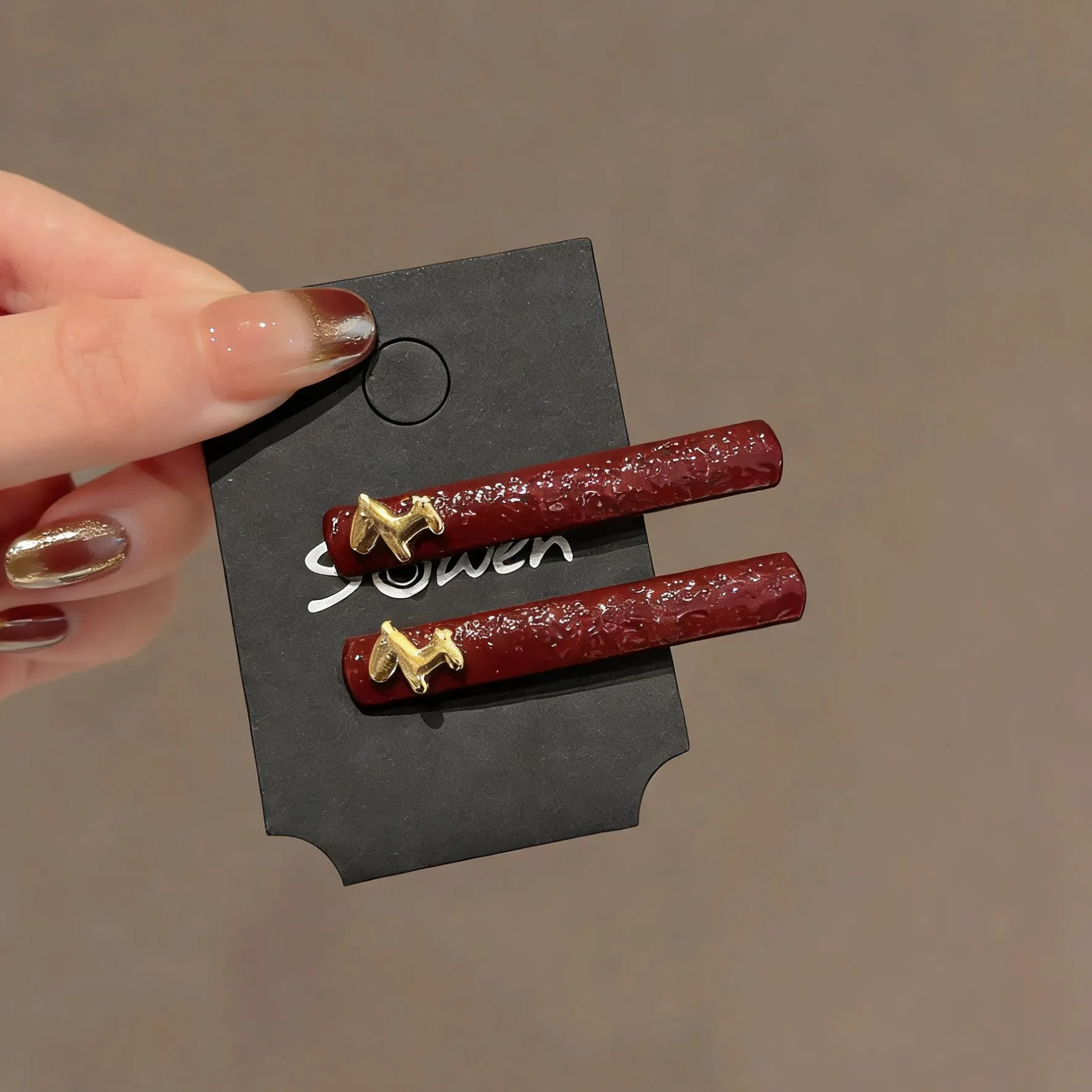 Premium Gold Horse Duckbill Hair Clip Burgundy Enamel Finish for Side Flyaway and Bangs Clips Fashionable Small Portable Daily
Premium Gold Horse Duckbill Hair Clip Burgundy Enamel Finish for Side Flyaway and Bangs Clips Fashionable Small Portable Daily
