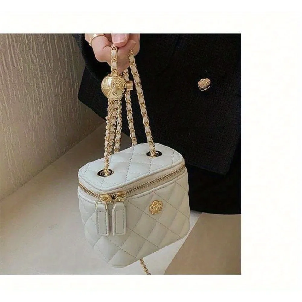 Мини-сумка Camellia Diamond со стеганой цепочкой Женская зимняя мини-сумка через плечо/через плечо. Особенности ромбовидного стеганого узора с цепочкой.
Мини-сумка Camellia Diamond со стеганой цепочкой Женская зимняя мини-сумка через плечо/через плечо. Особенности ромбовидного стеганого узора с цепочкой.