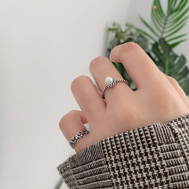 925 Sterling Silver Vintage Twisted Wrap Ring Minimalist Pearl Spiral Fashion Ring for Women Girls Party Daily Fine Jewelry Gift
925 Sterling Silver Vintage Twisted Wrap Ring Minimalist Pearl Spiral Fashion Ring for Women Girls Party Daily Fine Jewelry Gift
