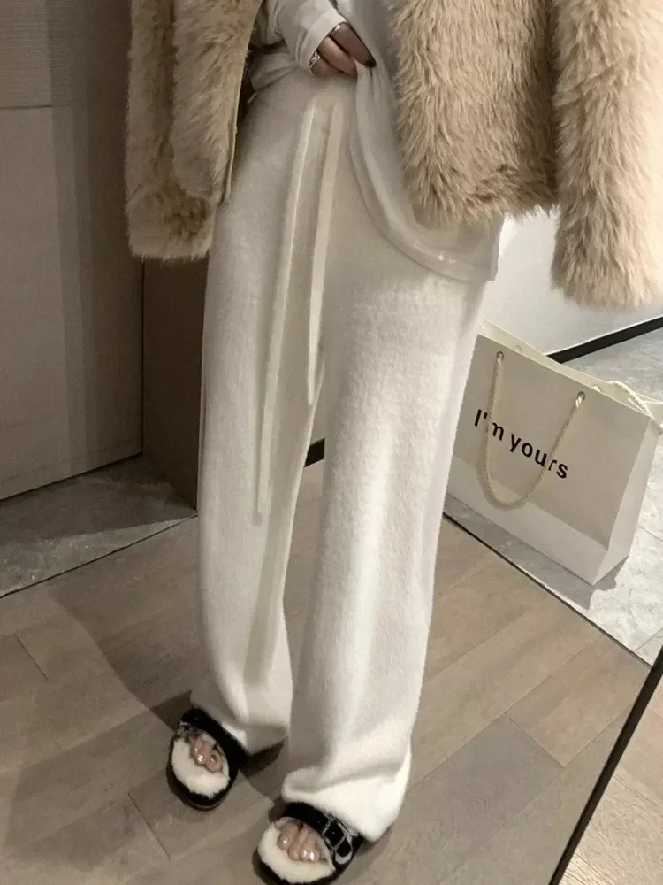 Women's Soft Mink Wool Knitted Wide-leg Pants Autumn Winter Thick Oversized Loose Floor Length Pants Korean Lace Up Pants
Women's Soft Mink Wool Knitted Wide-leg Pants Autumn Winter Thick Oversized Loose Floor Length Pants Korean Lace Up Pants