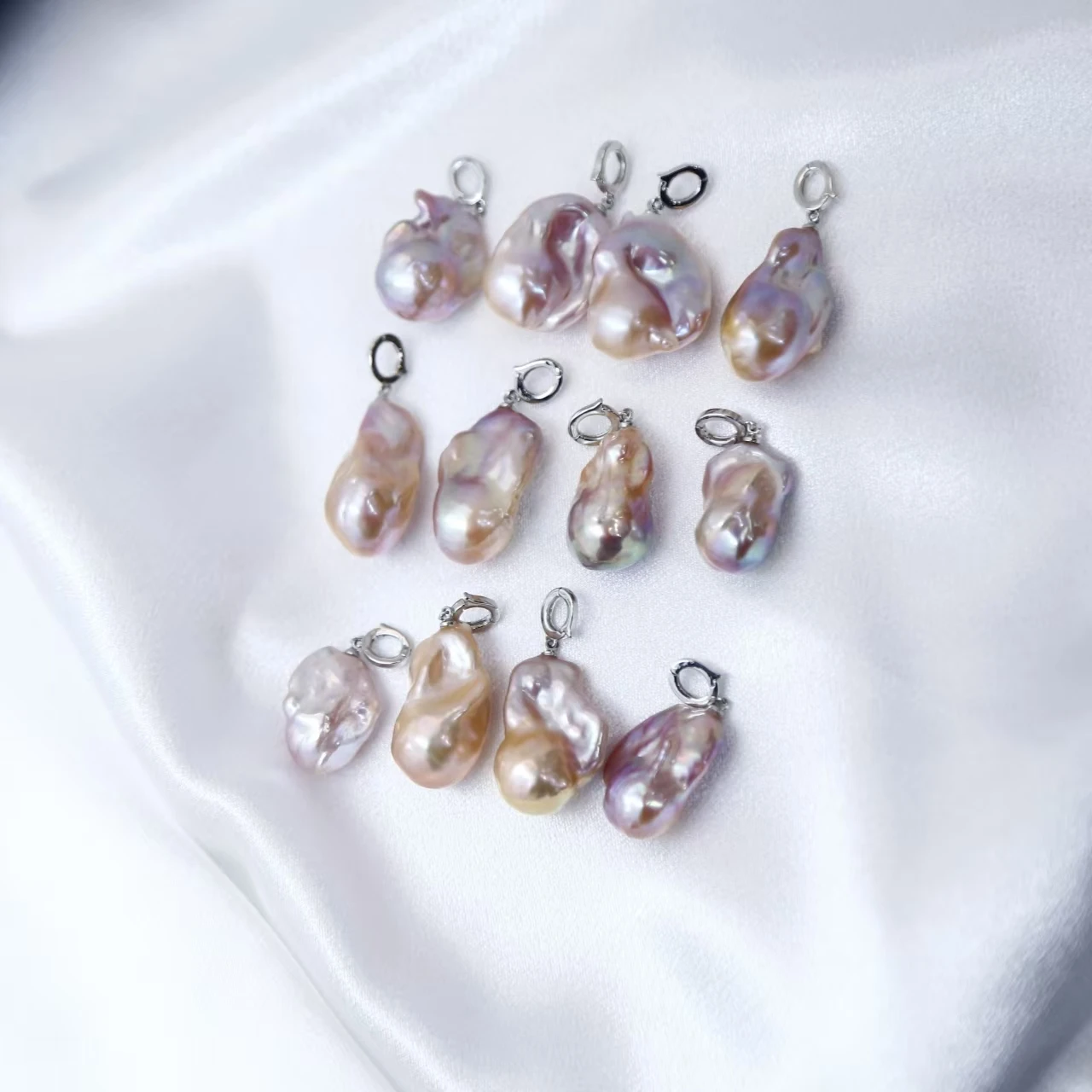 1Pc Freshwater Purple Series Flawless Baroque Minimalist Pearl Pendant Fashion Jewelry for Woman Gift
1Pc Freshwater Purple Series Flawless Baroque Minimalist Pearl Pendant Fashion Jewelry for Woman Gift