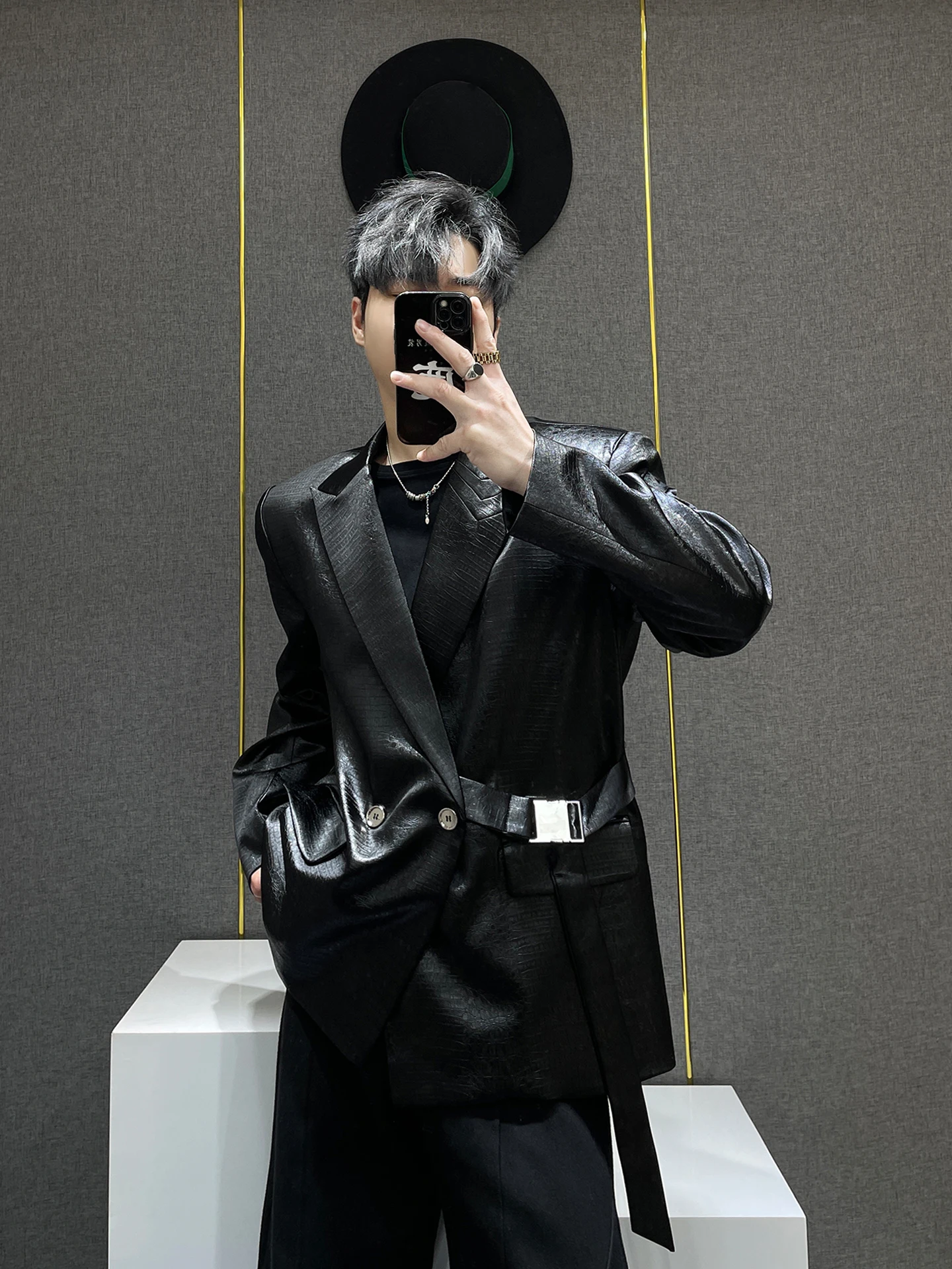 Deconstructed Crocodile Pattern oulder Pad Suit Jaet Men's Metal Bule Design Casual Faion Urban Sle Long Sve Coat
Deconstructed Crocodile Pattern oulder Pad Suit Jaet Men's Metal Bule Design Casual Faion Urban Sle Long Sve Coat