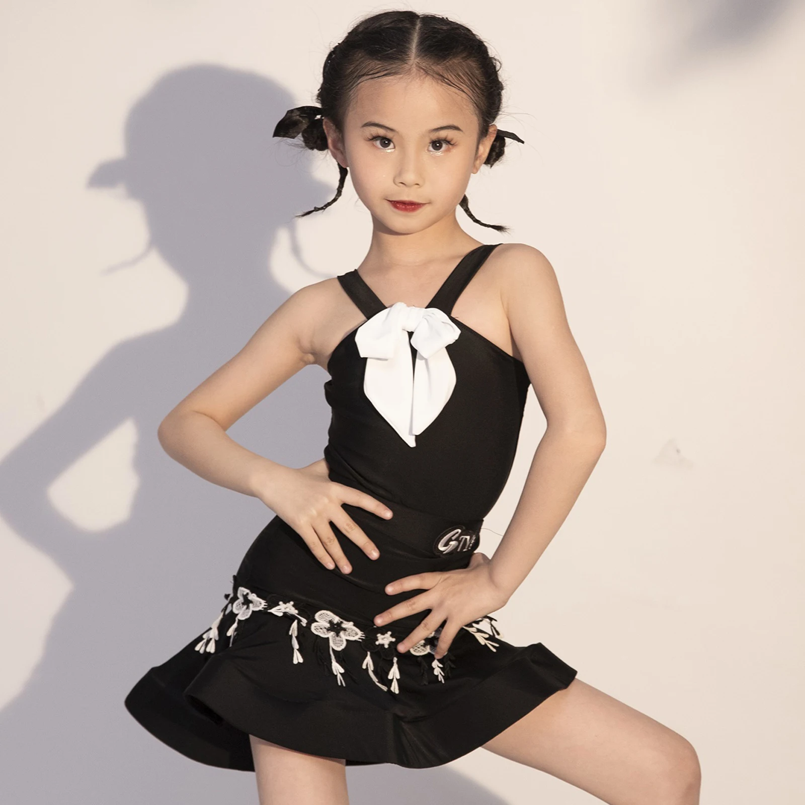 Summer Latin Dance Clothes Black Dress Suit Cute Bow Suspender Practice Performance Clothing Kids Ballroom Dance Dress DNV20158
Summer Latin Dance Clothes Black Dress Suit Cute Bow Suspender Practice Performance Clothing Kids Ballroom Dance Dress DNV20158