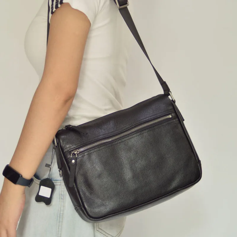 AETOO European and American retro vegetable-tanned leather men's single-shoulder crossbody bag, multi-functional genuine leather
AETOO European and American retro vegetable-tanned leather men's single-shoulder crossbody bag, multi-functional genuine leather