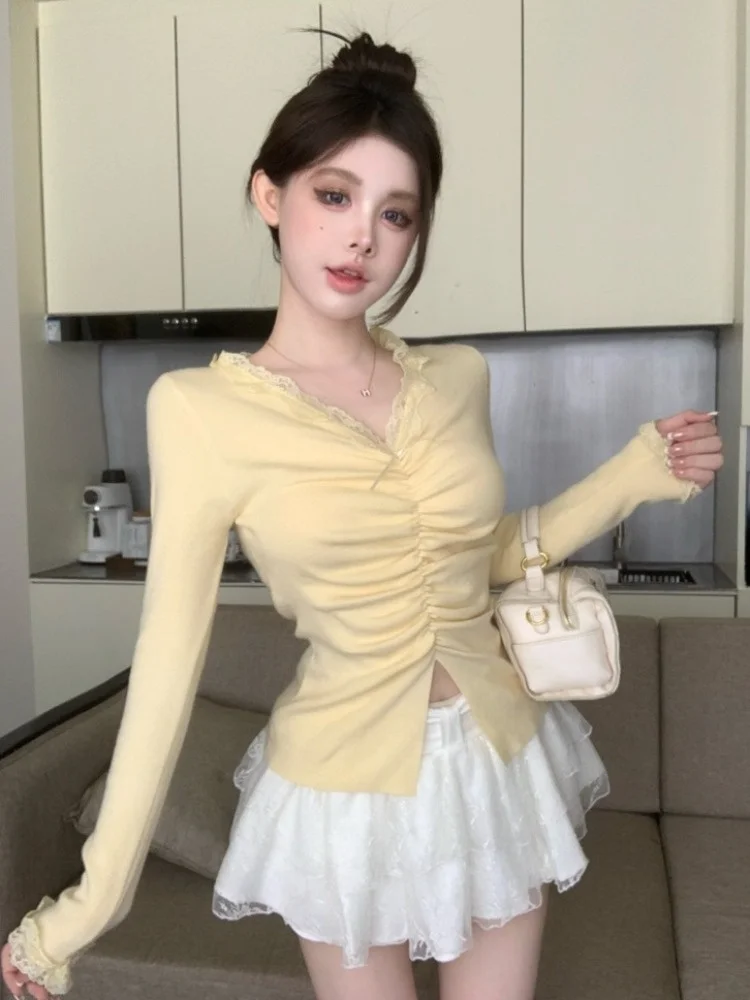 Korean Style V-Neck Lace Splice Knitted Top Slimming Long Sleeve Women's Autumn Winter Fashion Inner Wear Body Shaping Sweater
Korean Style V-Neck Lace Splice Knitted Top Slimming Long Sleeve Women's Autumn Winter Fashion Inner Wear Body Shaping Sweater