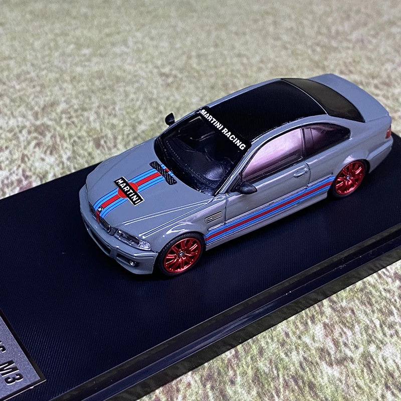 1:64 BMW M3 CSL E46 имитация статического сплава, модель автомобиля, коллекция для взрослых, украшение комнаты, детские подарки.
1:64 BMW M3 CSL E46 имитация статического сплава, модель автомобиля, коллекция для взрослых, украшение комнаты, детские подарки.