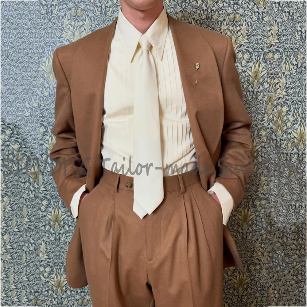 Vintage Style Men's Suit Wide Shawl Lapel Jacket Pants Retro Formal Attire Business Events Holiday Smart Casual Outfit Set
Vintage Style Men's Suit Wide Shawl Lapel Jacket Pants Retro Formal Attire Business Events Holiday Smart Casual Outfit Set