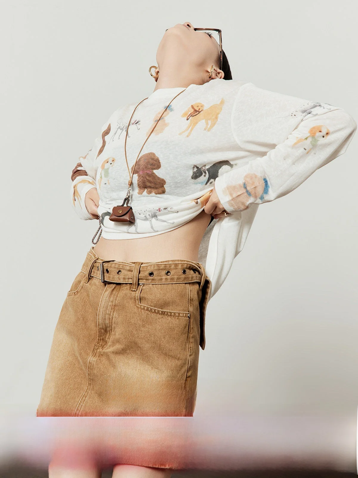 Белая свободная футболка с длинным рукавом и принтом для женщин, летняя новинка, тонкий топ с круглым вырезом и мультяшным животным принтом
Белая свободная футболка с длинным рукавом и принтом для женщин, летняя новинка, тонкий топ с круглым вырезом и мультяшным животным принтом