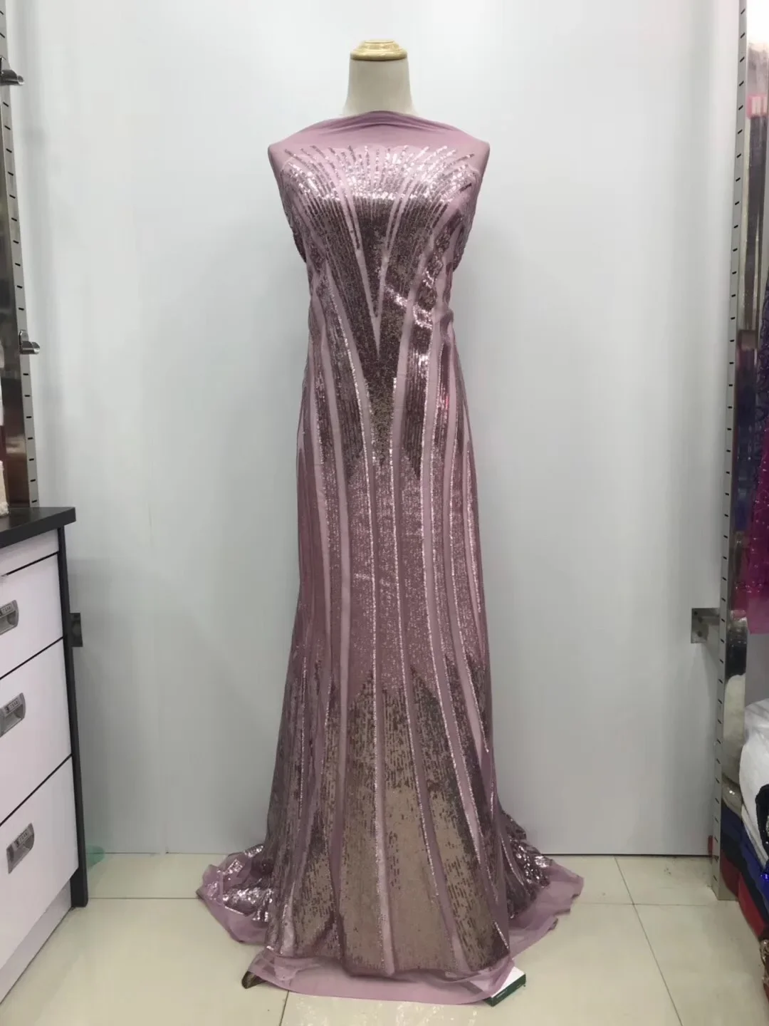 Best Selling AfricanTulle Lace Fabric with nice sequins Nigerian French Fabric 2021 High Quality African Net Lace JL126
Best Selling AfricanTulle Lace Fabric with nice sequins Nigerian French Fabric 2021 High Quality African Net Lace JL126