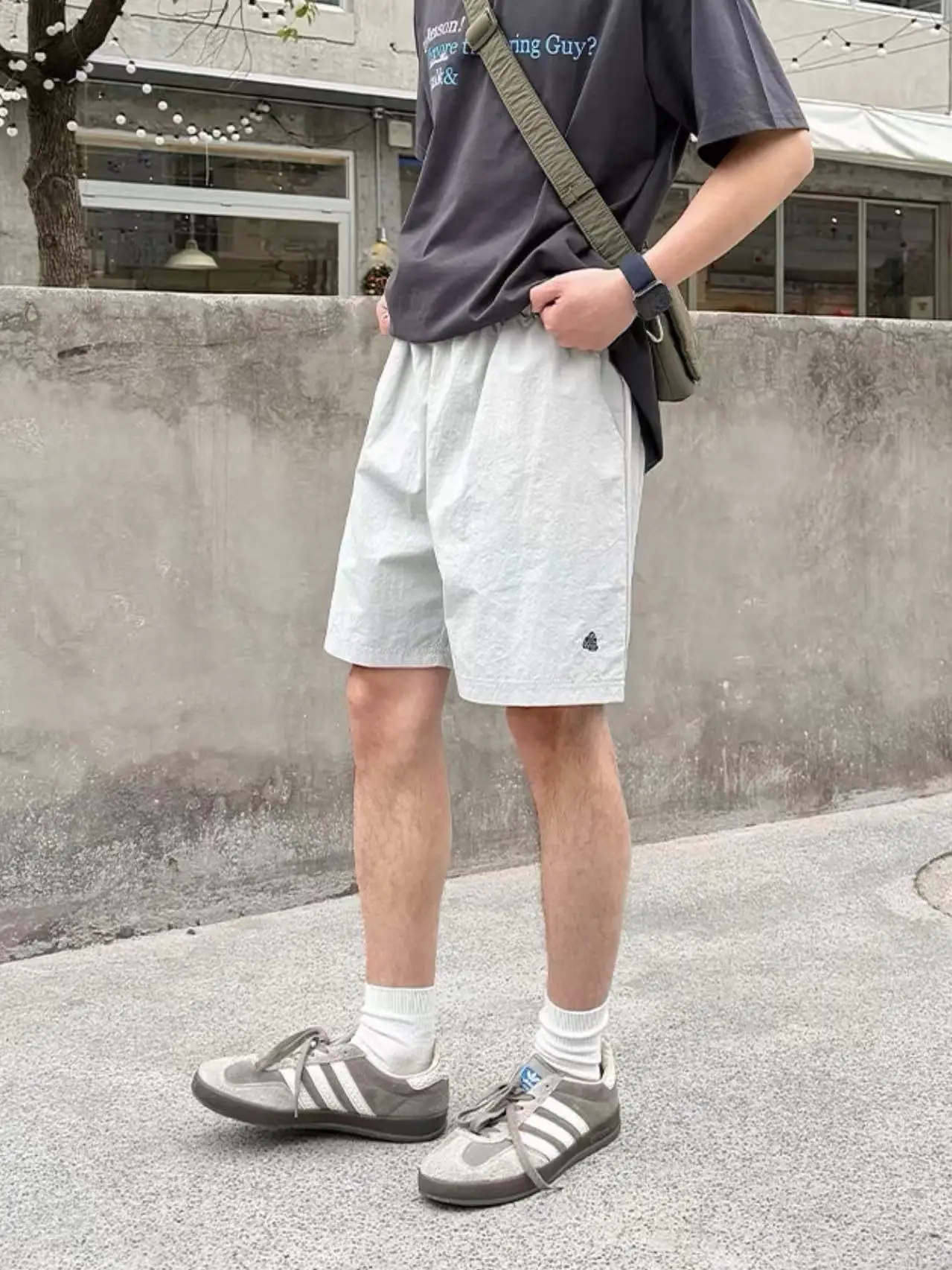 Men's Summer Quick Dry Five-Button Shorts Simple Embroidery Loose Fit Straight Leg Sporty Knee-Length Casual Shorts
Men's Summer Quick Dry Five-Button Shorts Simple Embroidery Loose Fit Straight Leg Sporty Knee-Length Casual Shorts