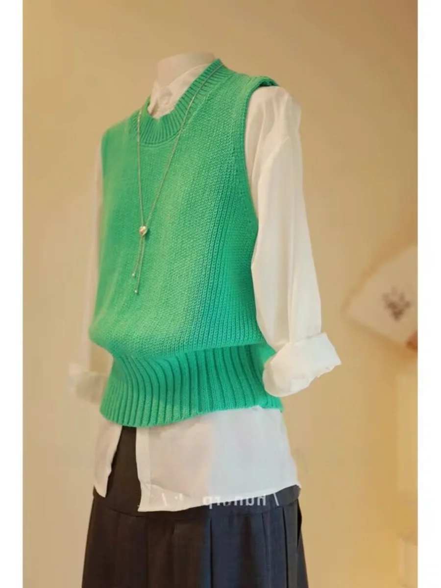 Green Knitted Sleeveless Sweater Vest Women's Spring Autumn Layering Simple Elegance round Neck Top Comfortable Soft Material
Green Knitted Sleeveless Sweater Vest Women's Spring Autumn Layering Simple Elegance round Neck Top Comfortable Soft Material