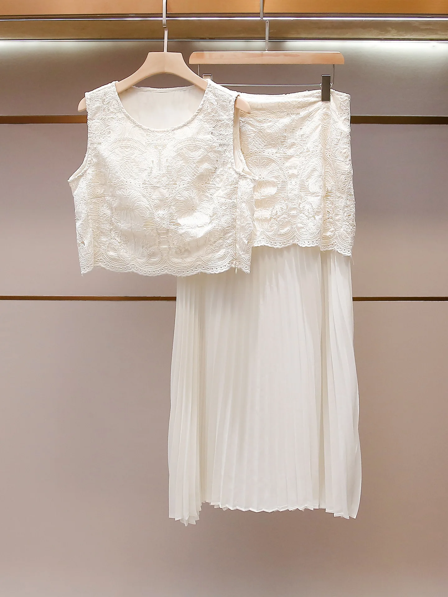 Withered High End Women's Summer New Style French Fashionable Hook Flower Hollow Vest Top And Skirt Set
Withered High End Women's Summer New Style French Fashionable Hook Flower Hollow Vest Top And Skirt Set