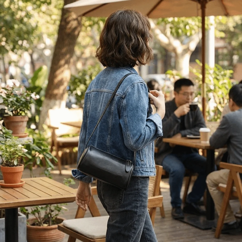 New Vintage PU Leather Handbag Versatile Classic Small Cylinder Crossbody Bag Leather Soft Shoulder Bag Commuting Use
New Vintage PU Leather Handbag Versatile Classic Small Cylinder Crossbody Bag Leather Soft Shoulder Bag Commuting Use