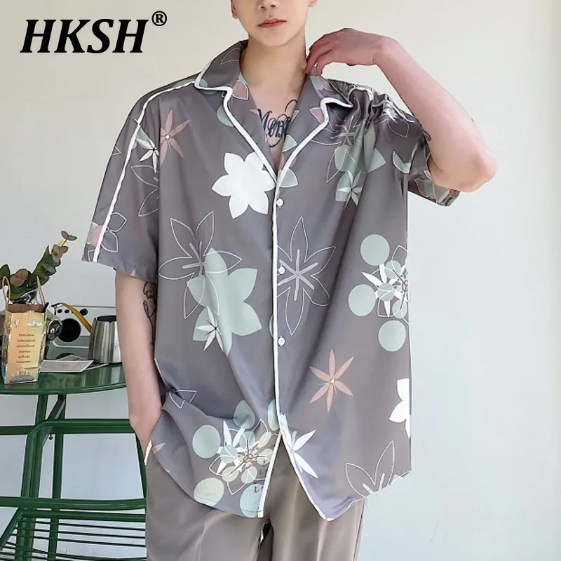 HKSH Летние новые мужские рубашки Tide Chic Casual High Street Young Style оригинальный дизайн с отложным воротником и принтом, рубашки с короткими рукавами HK5063
HKSH Летние новые мужские рубашки Tide Chic Casual High Street Young Style оригинальный дизайн с отложным воротником и принтом, рубашки с короткими рукавами HK5063