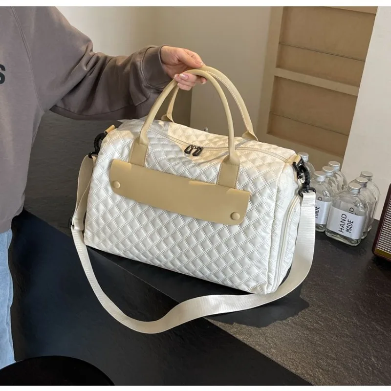 Solid Color Diaper Bag With Letter Logo Casual Simple Vintage Elegant Leather Crossbody Handbag For Business Leisure
Solid Color Diaper Bag With Letter Logo Casual Simple Vintage Elegant Leather Crossbody Handbag For Business Leisure