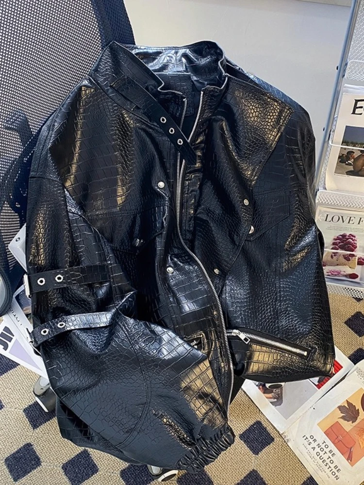 Винтажная куртка из искусственной кожи с тиснением под крокодила, мужская байкерская куртка в стиле хип-хоп с воротником-стойкой и ремнями, весенне-осеннее универсальное пальто
Винтажная куртка из искусственной кожи с тиснением под крокодила, мужская байкерская куртка в стиле хип-хоп с воротником-стойкой и ремнями, весенне-осеннее универсальное пальто