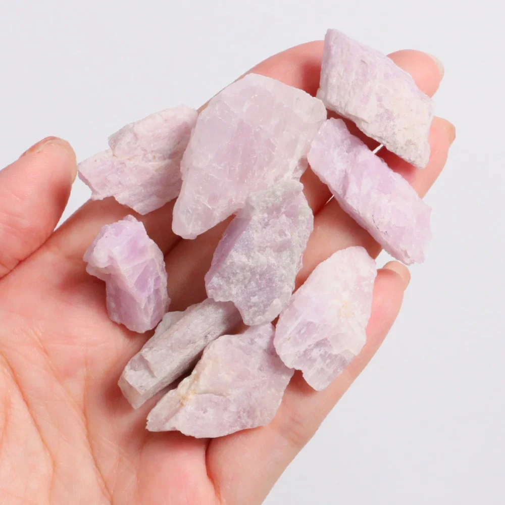 Mineraali 1PC Random Natural Rough Purple Kunzite Original Gems Irregular Healing Raw Spodumene Crystals Reiki Home Decorations
Mineraali 1PC Random Natural Rough Purple Kunzite Original Gems Irregular Healing Raw Spodumene Crystals Reiki Home Decorations