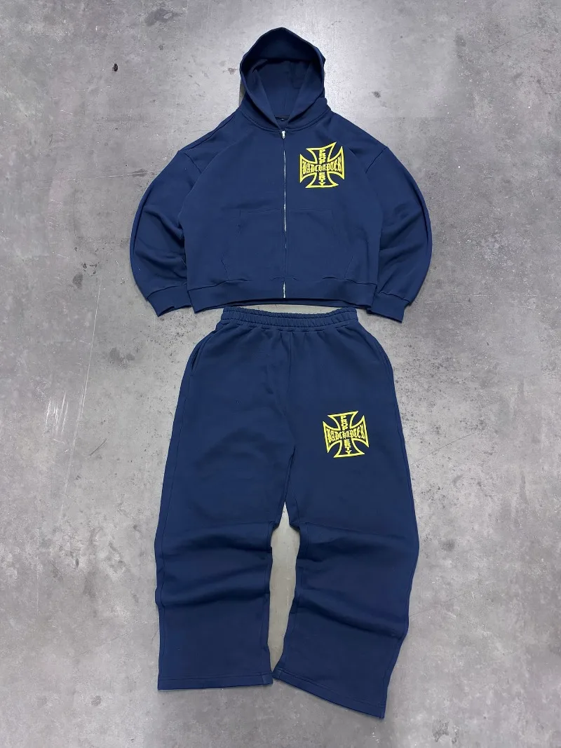 Y2K High Street Ретро крест с английским принтом Дизайн Свободный и модный комплект для пары 2025 Готический хип-хоп уличный панк толстовка с капюшоном
Y2K High Street Ретро крест с английским принтом Дизайн Свободный и модный комплект для пары 2025 Готический хип-хоп уличный панк толстовка с капюшоном