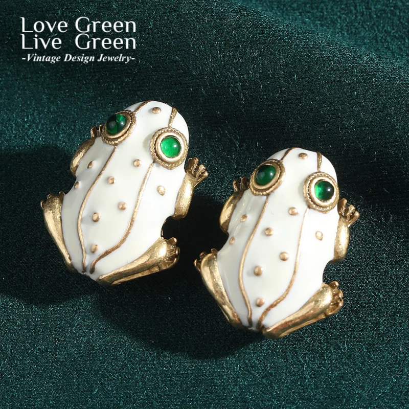 Vintage White Toad Earrings Stud Woman Gold Color Luxury Quality Jewelry Retro Designer Fashion Daily Party New In 2025 Trends
Vintage White Toad Earrings Stud Woman Gold Color Luxury Quality Jewelry Retro Designer Fashion Daily Party New In 2025 Trends
