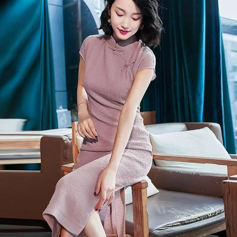 2025 Female Stand-up Collar Improved Cheongsam Retro Women Medium Long Styles Long Dresses Summer Lady Large Size 4XL Maxi Dress
2025 Female Stand-up Collar Improved Cheongsam Retro Women Medium Long Styles Long Dresses Summer Lady Large Size 4XL Maxi Dress
