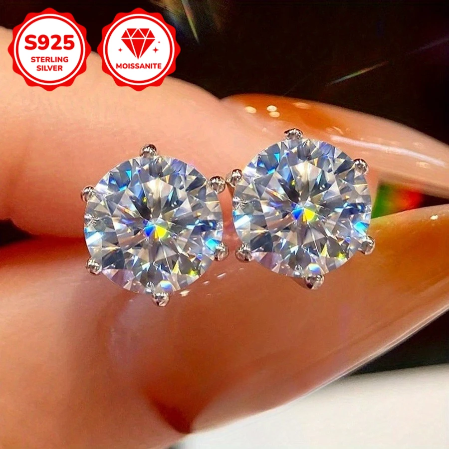 1 Pair 0.5/1/2/3 Carat Captivating 925 Sterling Silver Moissanite Stud Earrings, Exquisite and Luxurious.
1 Pair 0.5/1/2/3 Carat Captivating 925 Sterling Silver Moissanite Stud Earrings, Exquisite and Luxurious.