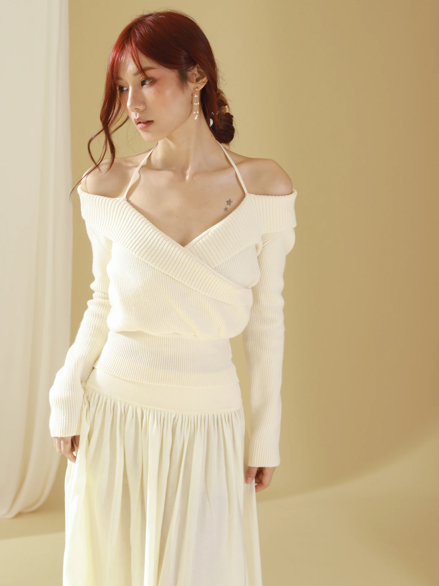 Трикотажный топ MZOMXO Gentle Breeze с V-образным вырезом, длинными рукавами, перекрестной вязкой, приталенный, для женщин
Трикотажный топ MZOMXO Gentle Breeze с V-образным вырезом, длинными рукавами, перекрестной вязкой, приталенный, для женщин