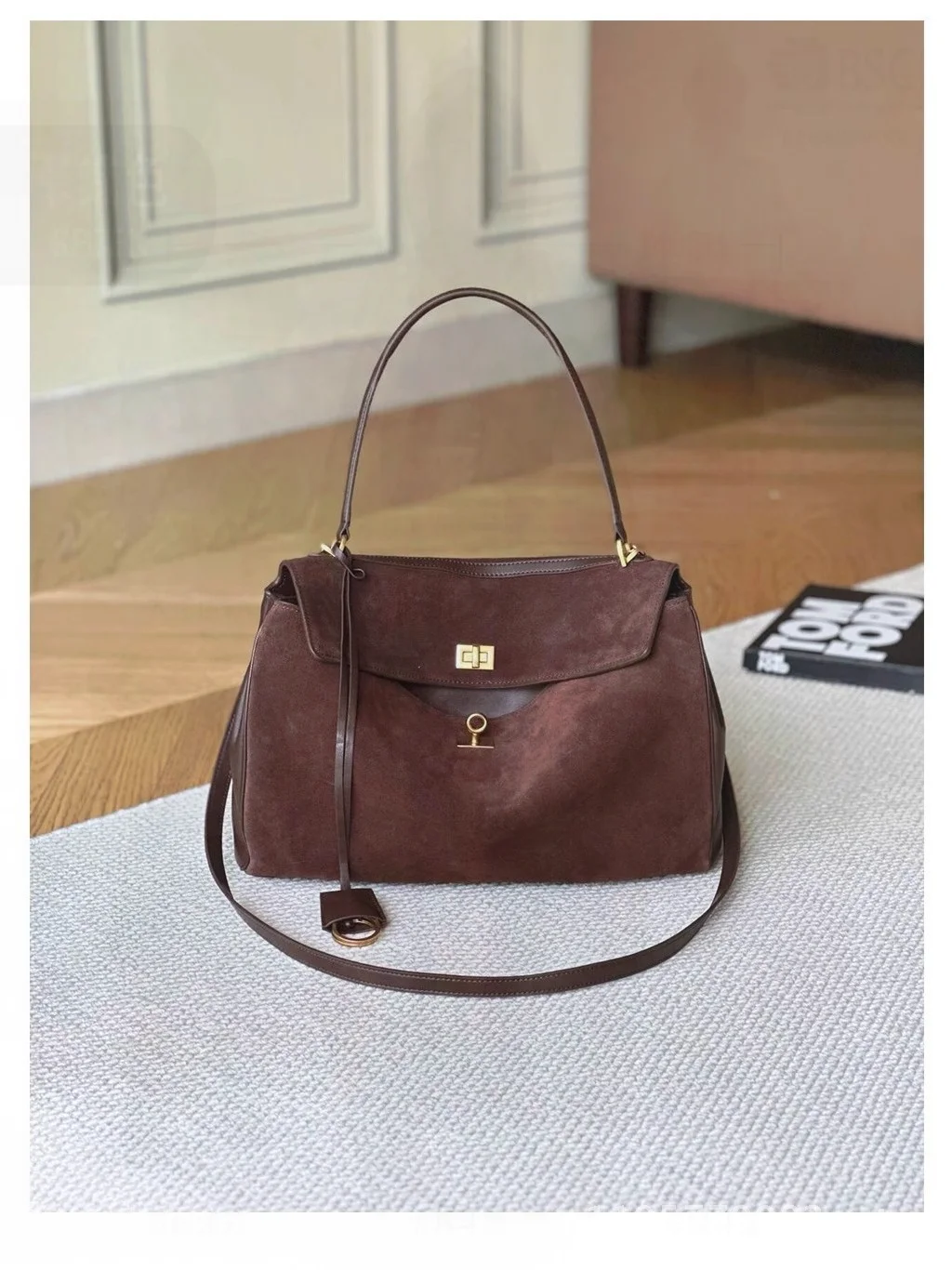 Frosted Suede Tote Bag for Women Large Capacity Vintage European Style Genuine Leather Shoulder Kelly Bag with Double Strap
Frosted Suede Tote Bag for Women Large Capacity Vintage European Style Genuine Leather Shoulder Kelly Bag with Double Strap
