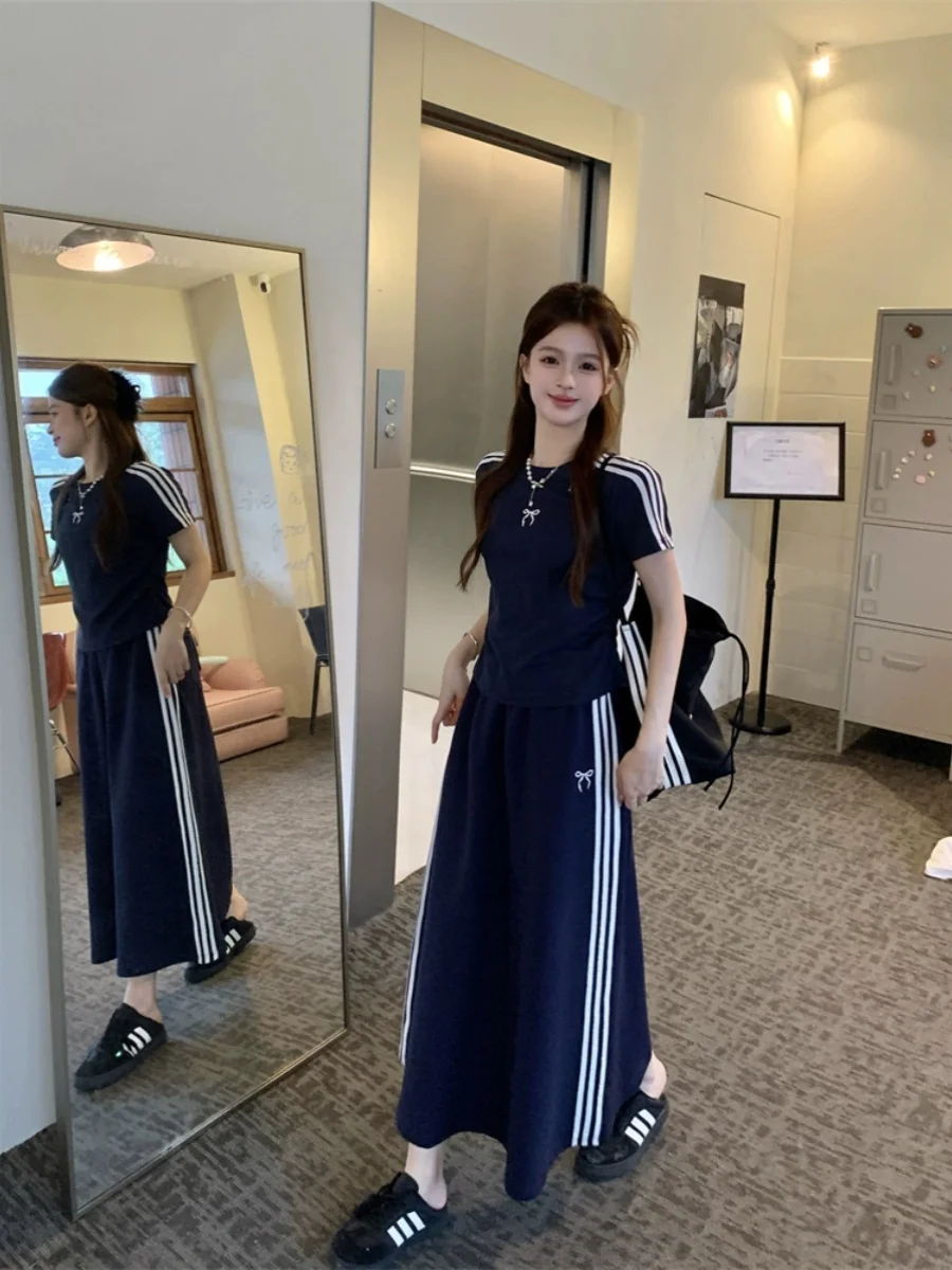 plus Size College Style Set Casual Short Sleeve Three Stripe Top mid Length Half Skirt Summer New Design Fashion Women's Outfits
plus Size College Style Set Casual Short Sleeve Three Stripe Top mid Length Half Skirt Summer New Design Fashion Women's Outfits