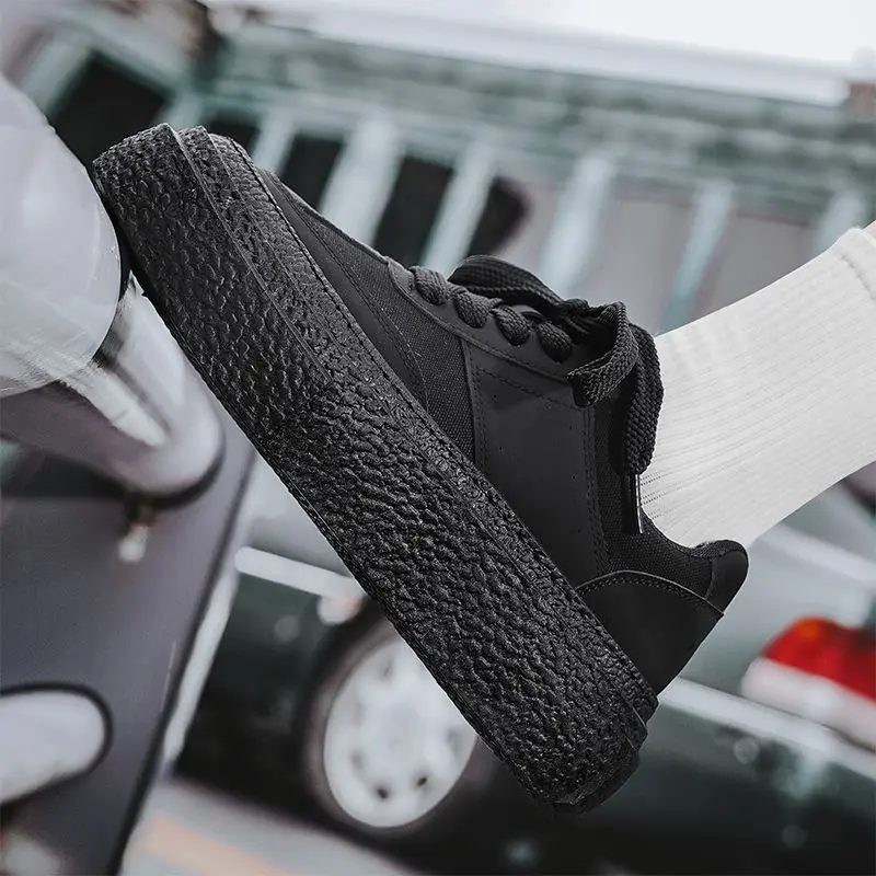 Кроссовки массивные черные нескользящие повседневные туфли с круглым носком для мужчин со шнурками дизайнерские роскошные без кожи походная мужская обувь в стиле ретро
Кроссовки массивные черные нескользящие повседневные туфли с круглым носком для мужчин со шнурками дизайнерские роскошные без кожи походная мужская обувь в стиле ретро