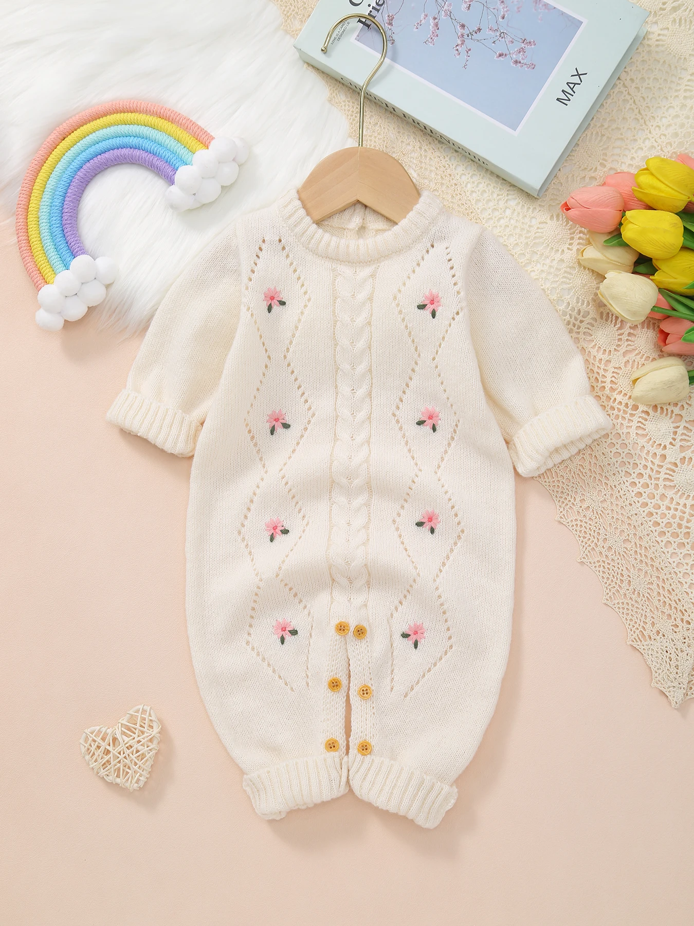 Детский милый и милый цельный вязаный костюм с длинными рукавами и цветочной вышивкой для ползания
Детский милый и милый цельный вязаный костюм с длинными рукавами и цветочной вышивкой для ползания