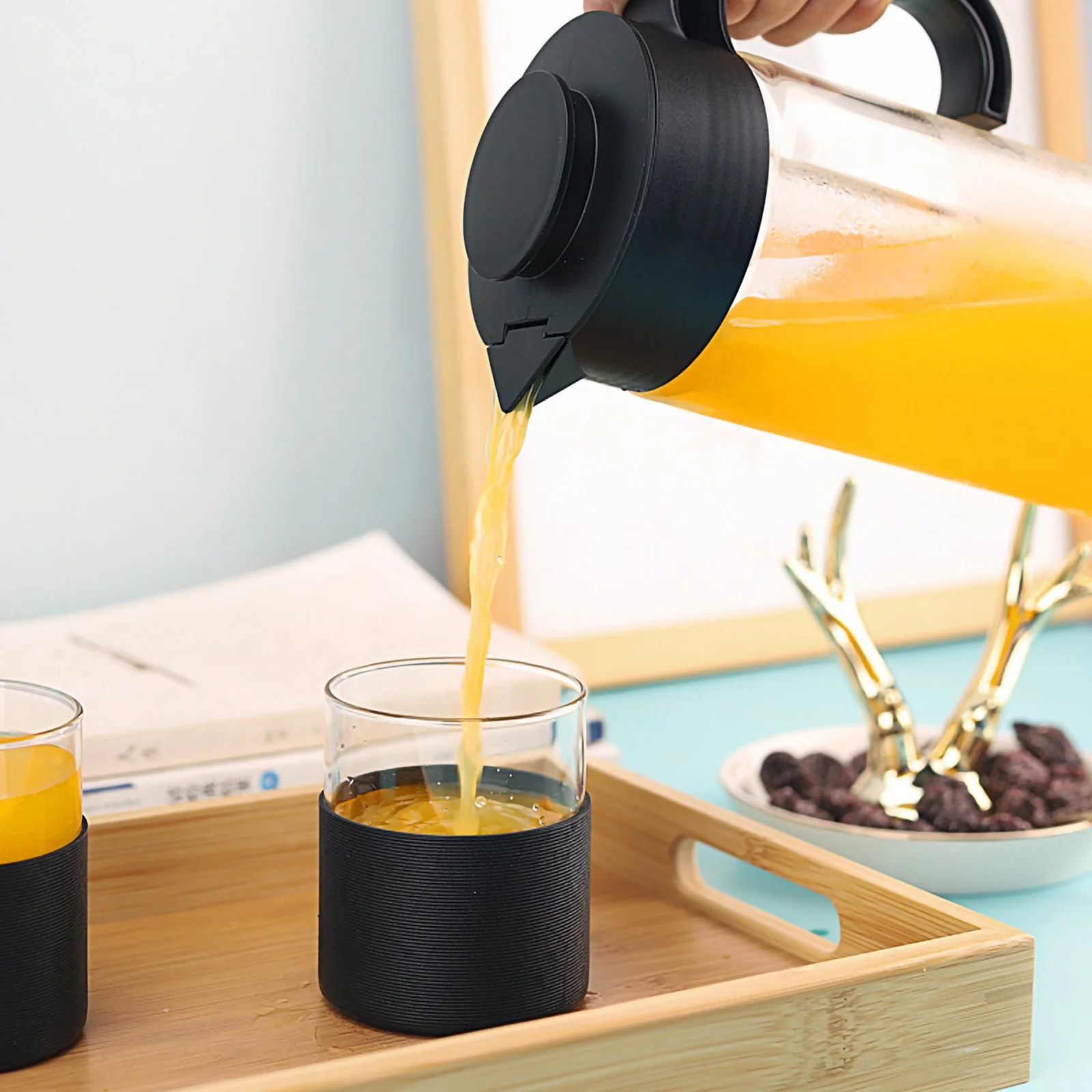 Multi-Function Glass Water Kettle Cold Beverage Pitcher Food Safe Portable Drink Holder for Outdoor Party Home
Multi-Function Glass Water Kettle Cold Beverage Pitcher Food Safe Portable Drink Holder for Outdoor Party Home