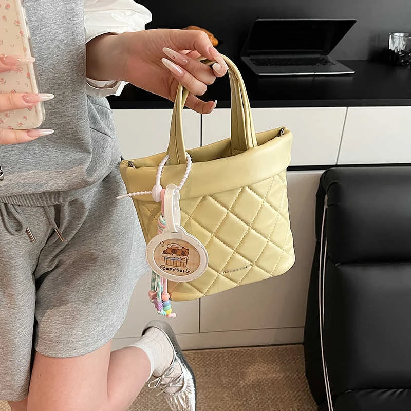 Luxury Designer Diamond Lattice Handbags Women New Versatile Commute One Shoulder Crossbody Bags Fashion Niche Bucket Bags
Luxury Designer Diamond Lattice Handbags Women New Versatile Commute One Shoulder Crossbody Bags Fashion Niche Bucket Bags