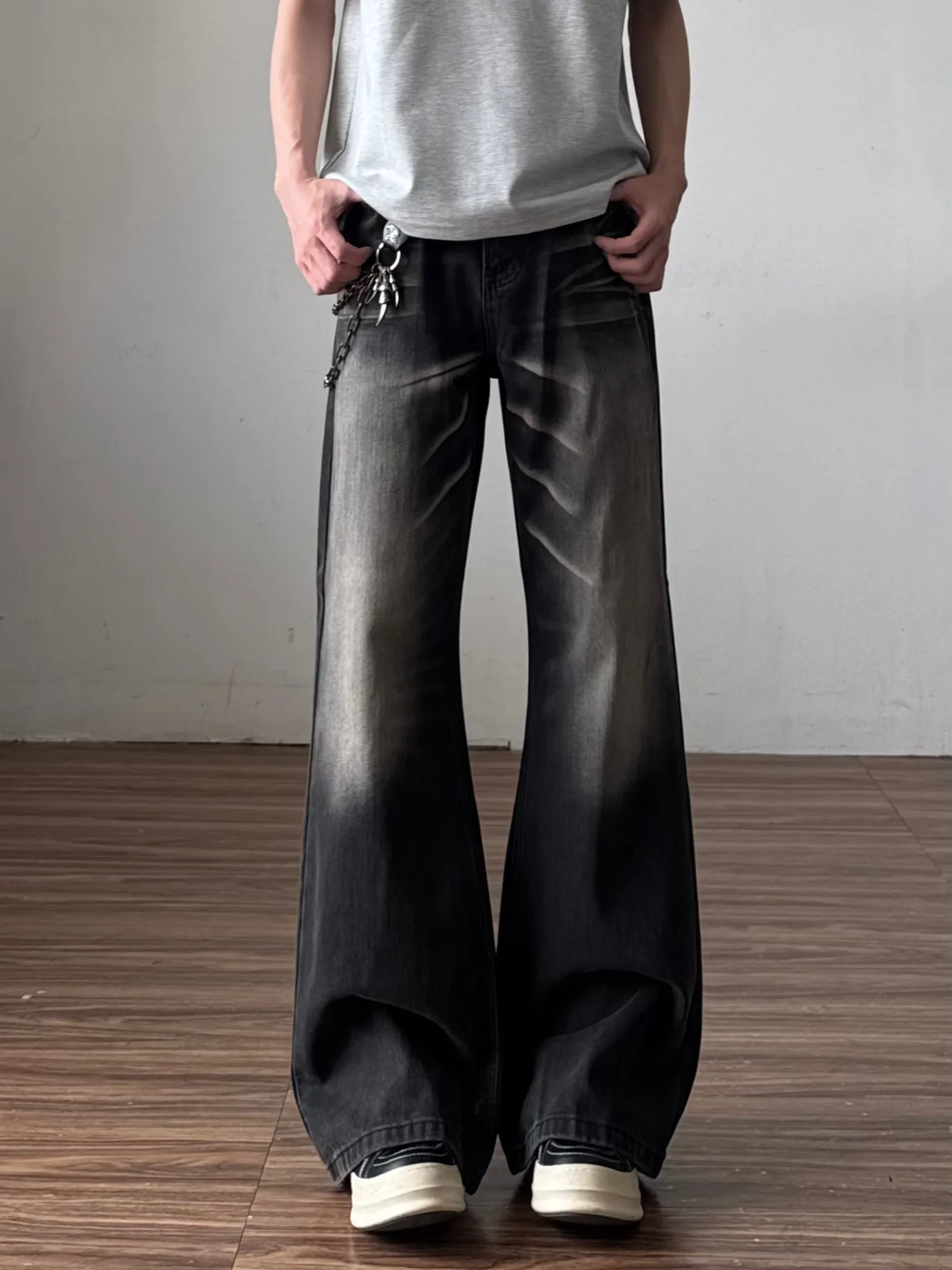 Retro American Washed Men's Jeans Micro Flared Straight Leg High Street Black Color Wear Resistant mid Waist Zipper
Retro American Washed Men's Jeans Micro Flared Straight Leg High Street Black Color Wear Resistant mid Waist Zipper