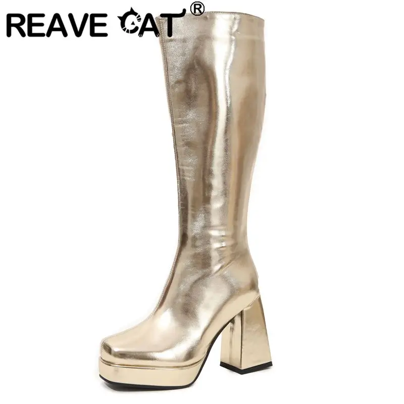 Женские сапоги на квадратном каблуке REAVE CAT, высокие сапоги до колена на массивной платформе 10 см, блестящие яркие Сапоги на молнии больших размеров 44 и 45 с искусственной кожей для свиданий
Женские сапоги на квадратном каблуке REAVE CAT, высокие сапоги до колена на массивной платформе 10 см, блестящие яркие Сапоги на молнии больших размеров 44 и 45 с искусственной кожей для свиданий