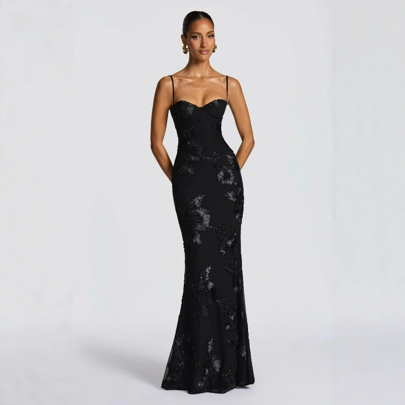 2026 Summer New Fashionable French Backless Temperament Slim Suspender Dress Flower Embellished Evening Dress Dress for Women
2026 Summer New Fashionable French Backless Temperament Slim Suspender Dress Flower Embellished Evening Dress Dress for Women