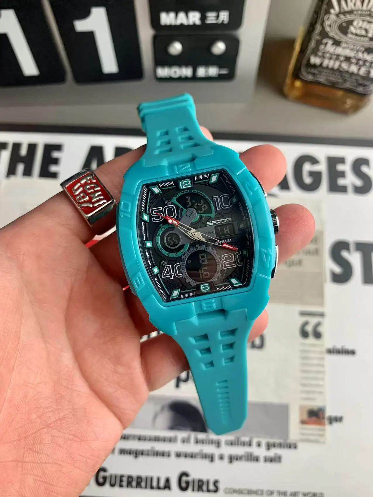 Dual Display Electronic Watch Barrel-shaped Outdoor Sports Training Multi-function Alarm Clock Student Waterproof Men Watch
Dual Display Electronic Watch Barrel-shaped Outdoor Sports Training Multi-function Alarm Clock Student Waterproof Men Watch
