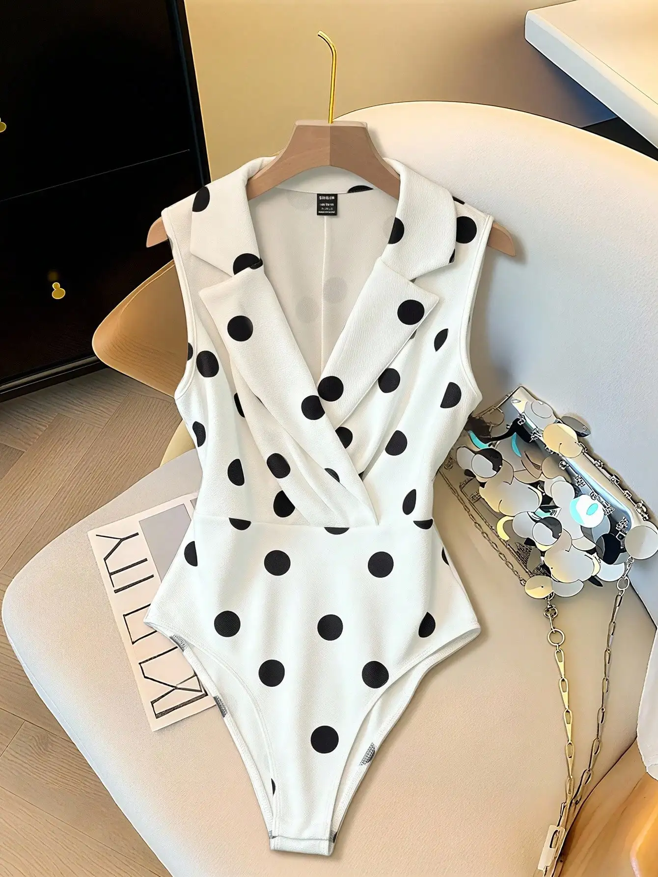 Women's Sleeveless Wrap-Style Bodysuit with Lapel Collar and Polka Dot Print
Women's Sleeveless Wrap-Style Bodysuit with Lapel Collar and Polka Dot Print