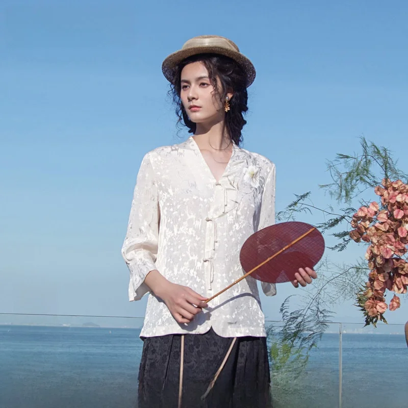 New Spring Summer Embroidered Floral Vintage Chinese Sle Women's irt Tee-Quarter Sve V-Ne Open Cardigan Regular Fit
New Spring Summer Embroidered Floral Vintage Chinese Sle Women's irt Tee-Quarter Sve V-Ne Open Cardigan Regular Fit