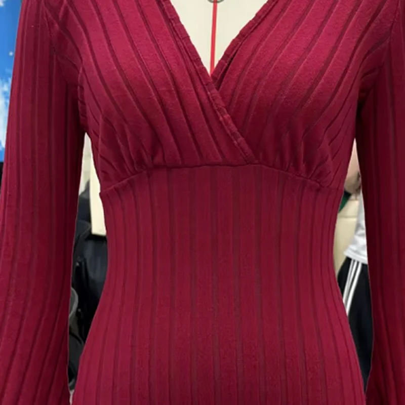 Elegant Women's Flare Slim Fit Long Flare Sleeve Tops Fashionable Solid Color Slim Fit Deep V Neck Blouse
Elegant Women's Flare Slim Fit Long Flare Sleeve Tops Fashionable Solid Color Slim Fit Deep V Neck Blouse