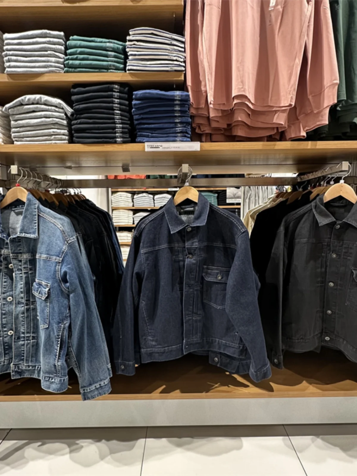 Retro Washed Denim Jacket Casual Loose Fit for Men And Women Autumn Outerwear Long Sleeve Classic Collar Side Pocket
Retro Washed Denim Jacket Casual Loose Fit for Men And Women Autumn Outerwear Long Sleeve Classic Collar Side Pocket
