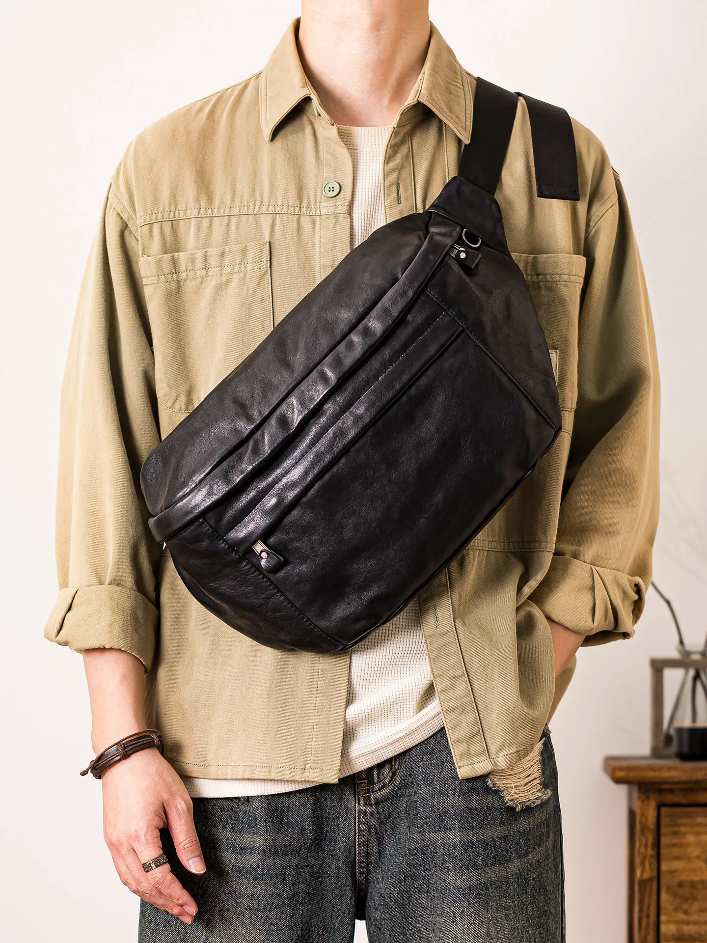 casual luxury genuine leather large-capacity men chest bag fashion designer handmade real cow leather motorcycle crossbody bag
casual luxury genuine leather large-capacity men chest bag fashion designer handmade real cow leather motorcycle crossbody bag