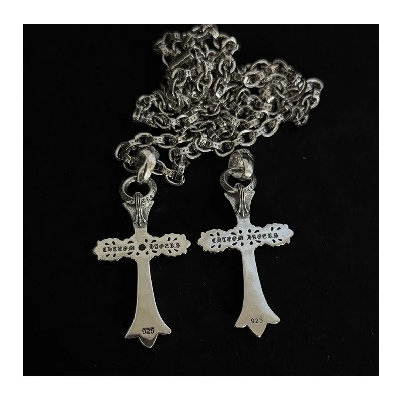 Retro Old Light Luxury Crusader Flower Cross Style Pendant Letter Chain Versatile Couple Necklace
Retro Old Light Luxury Crusader Flower Cross Style Pendant Letter Chain Versatile Couple Necklace